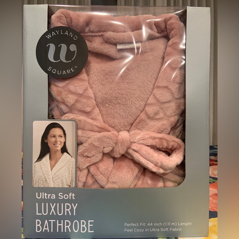 Wayland Square Ultra Soft Luxury Bathrobe 44" New in Box